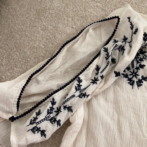 Hollister Top - Picture 2 of 3